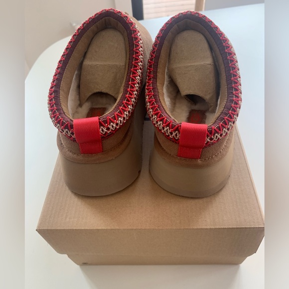 UGG TAZZ NEW IN BOX SIZE 6 - Picture 9 of 12